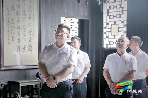 松桃紀(jì)委監(jiān)委到周逸群烈士陳列館接受革命傳統(tǒng)教育