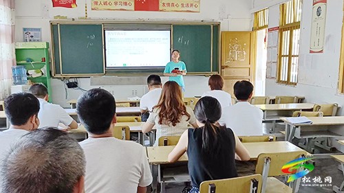 妙隘鄉(xiāng)完小召開(kāi)學(xué)情分析暨期末復(fù)習(xí)工作研討會(huì)
