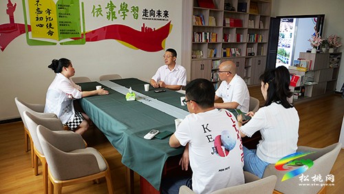 聶衡杰到松桃融媒體中心調(diào)研