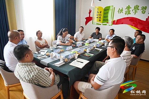 “守望相助勇毅前行　共譜多彩貴州現(xiàn)代化建設(shè)松桃新篇章”——松桃舉辦第二十二期vv沙龍活動