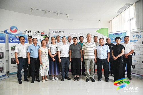 “守望相助勇毅前行　共譜多彩貴州現(xiàn)代化建設(shè)松桃新篇章”——松桃舉辦第二十二期vv沙龍活動