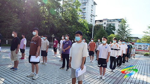 逐夢(mèng)軍旅！松桃第一批應(yīng)征青年參加征兵體檢