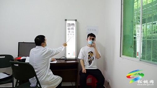 逐夢(mèng)軍旅！松桃第一批應(yīng)征青年參加征兵體檢