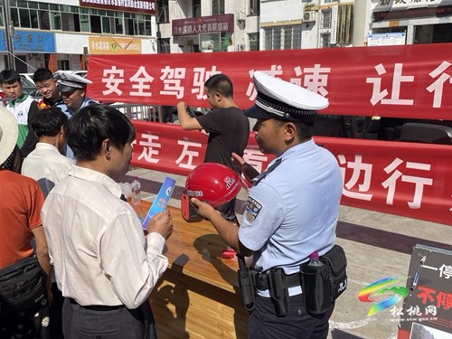 冷水溪鎮(zhèn)：發(fā)放“愛(ài)心頭盔”守護(hù)群眾安全出行