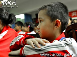 關(guān)愛(ài)留守兒童，是我們的責(zé)任