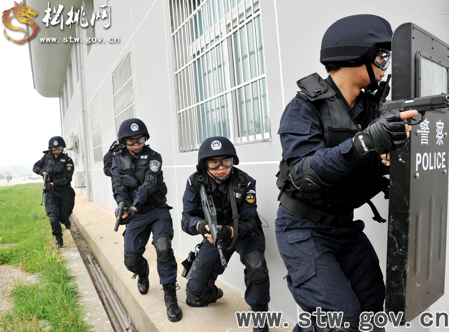“獵鷹一號(hào)”反劫制暴反恐實(shí)戰(zhàn)演練活動(dòng)花絮