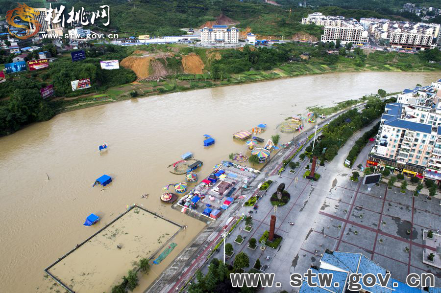 “夏雨”的午后