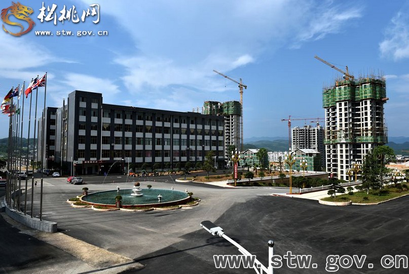 走看苗鄉(xiāng)新變化—七月建設(shè)巡禮