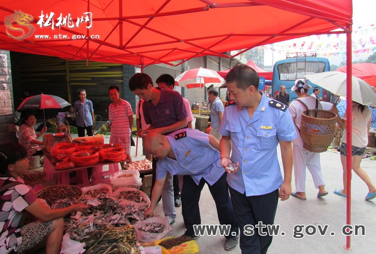 普覺鎮(zhèn)開展食品安全專項整治行動