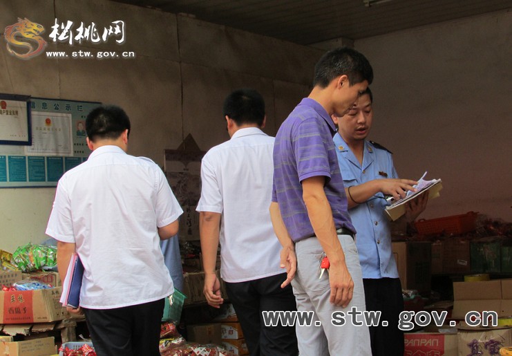 普覺(jué)鎮(zhèn)開(kāi)展食品安全專(zhuān)項(xiàng)整治行動(dòng)