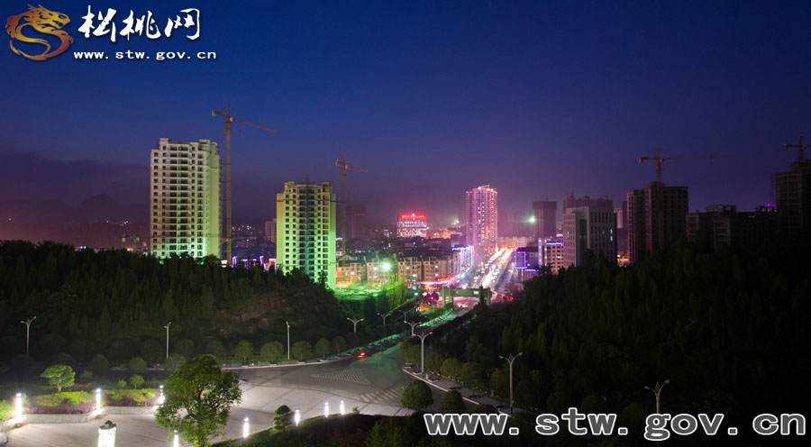 夜幕下的松桃