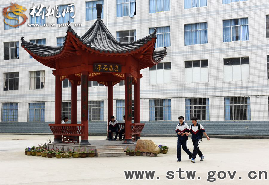 菁菁校園•楹聯(lián)書香潤桃李