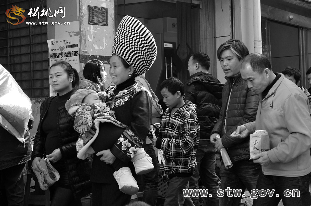 趕場天，濃縮著柴米油鹽的松桃故事