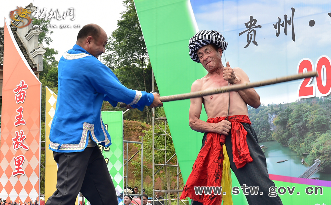 苗族“本土明星”精彩亮相，數(shù)萬群眾見證松桃“四月八”