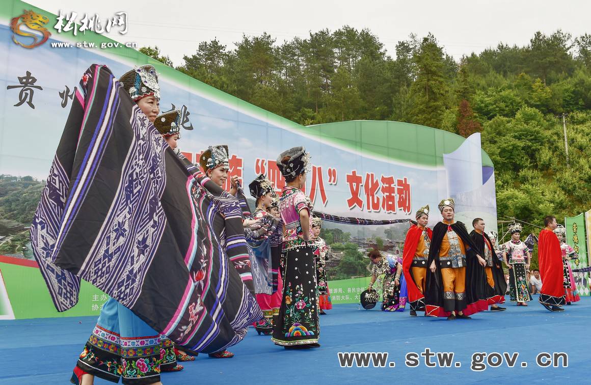 苗族“本土明星”精彩亮相，數萬群眾見證松桃“四月八”