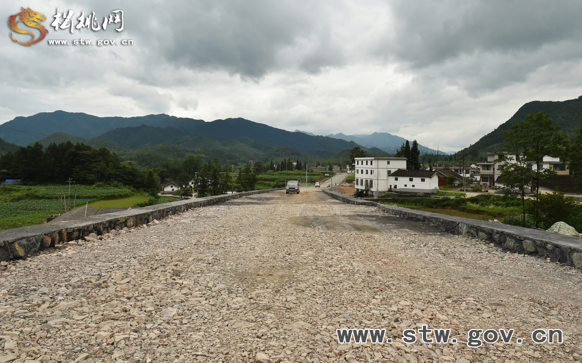 鏖戰(zhàn)松印路 打通大動(dòng)脈