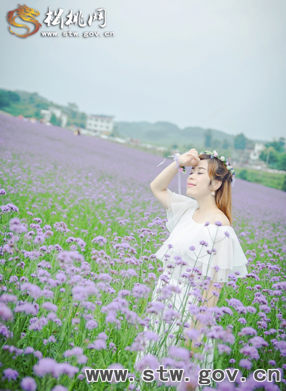 花季 相約看“?！比? onload=