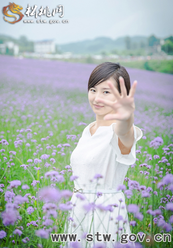 花季 相約看“?！比? onload=