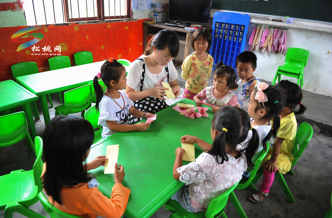 郜邦玉：苗寨幼兒的啟蒙老師