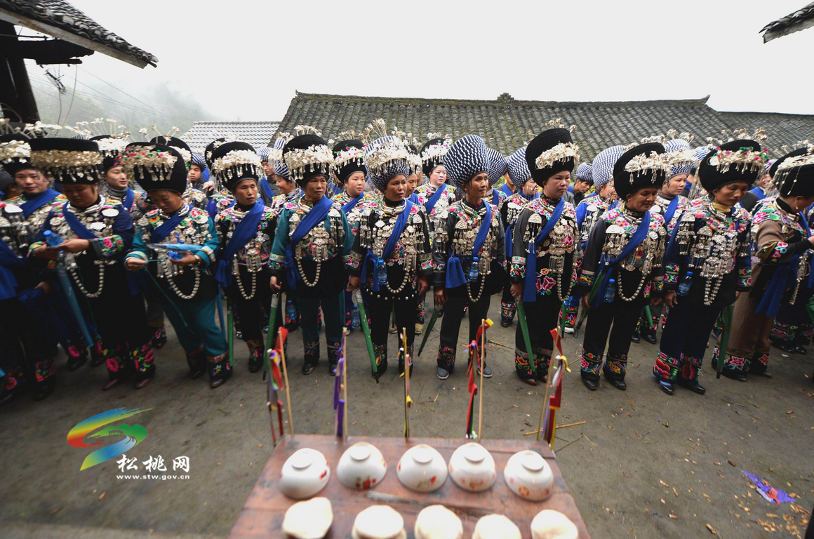 松桃苗族“接龍”感恩祈福