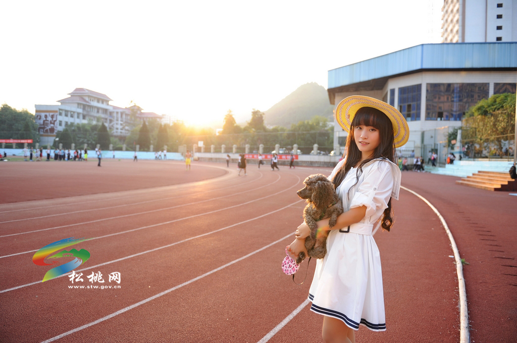 深秋，飄過校園的芬芳