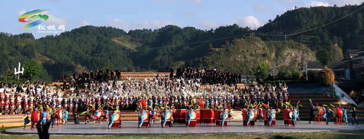松桃“苗族八面鼓”應(yīng)邀赴雷山過(guò)苗年