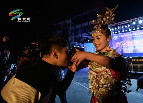 松桃第三高級中學(xué)校園文化藝術(shù)節(jié)展演拉開活動帷幕