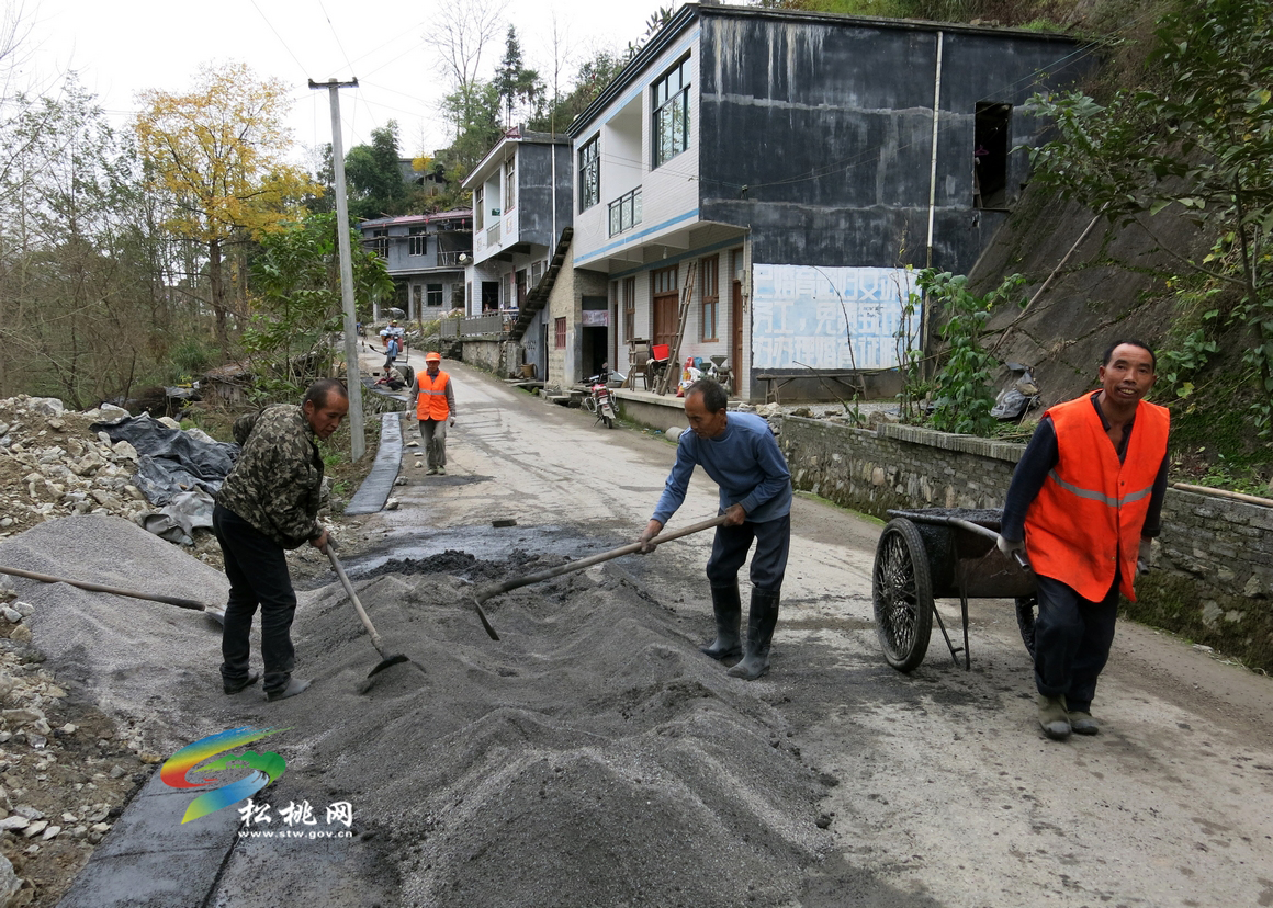 松桃加緊實(shí)施008鄉(xiāng)道油路大中修工程
