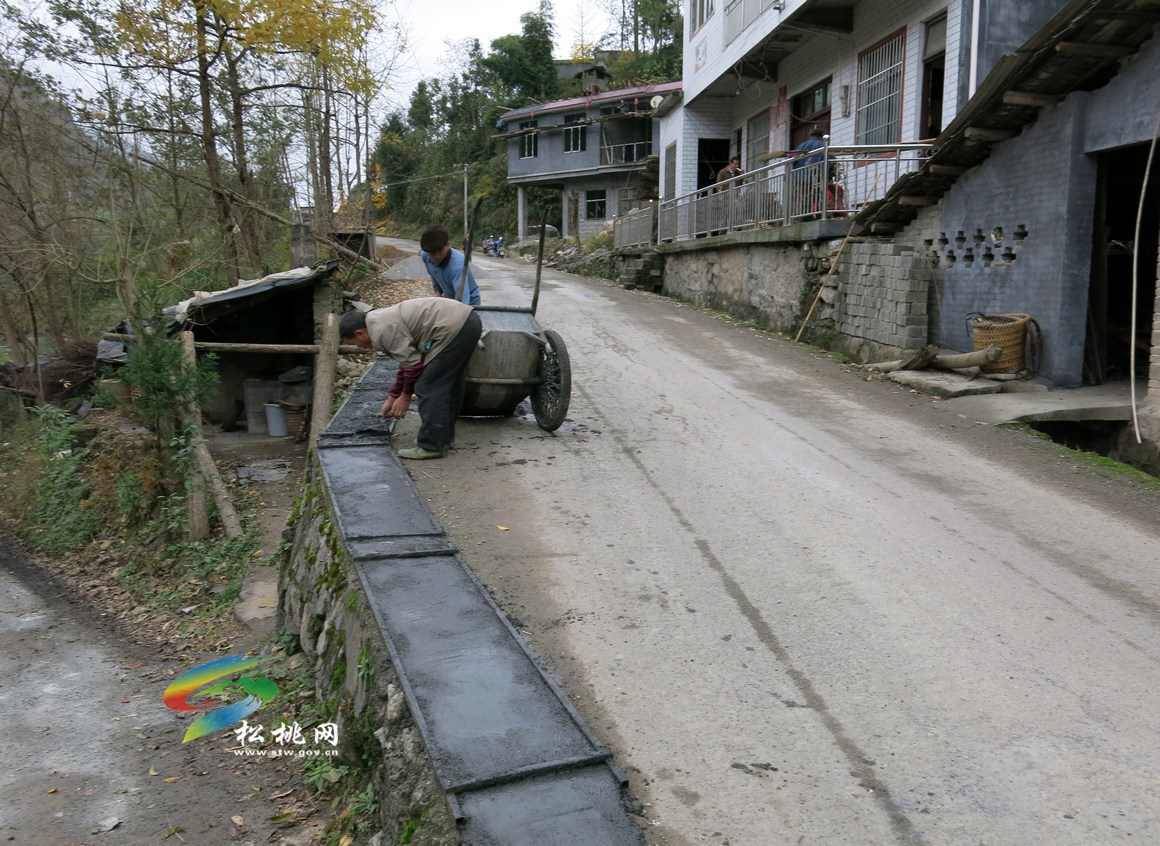 松桃加緊實施008鄉(xiāng)道油路大中修工程