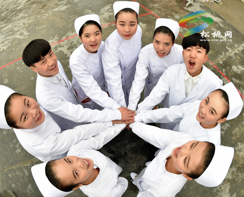 松桃職校=學(xué)生展才藝