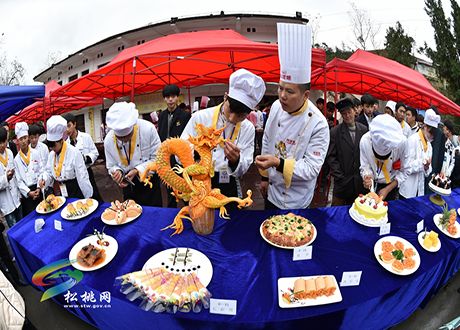 松桃職校=學(xué)生展才藝