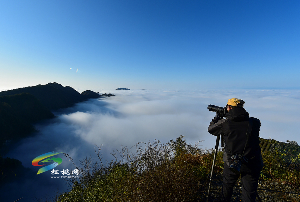 松桃八景之“屏山煙靄”