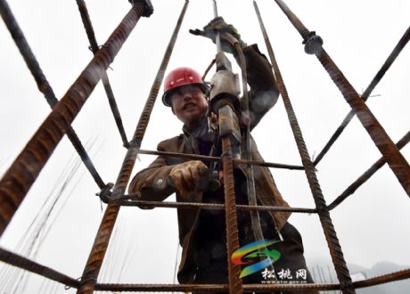 他們是風(fēng)雨無阻的松桃建設(shè)者！