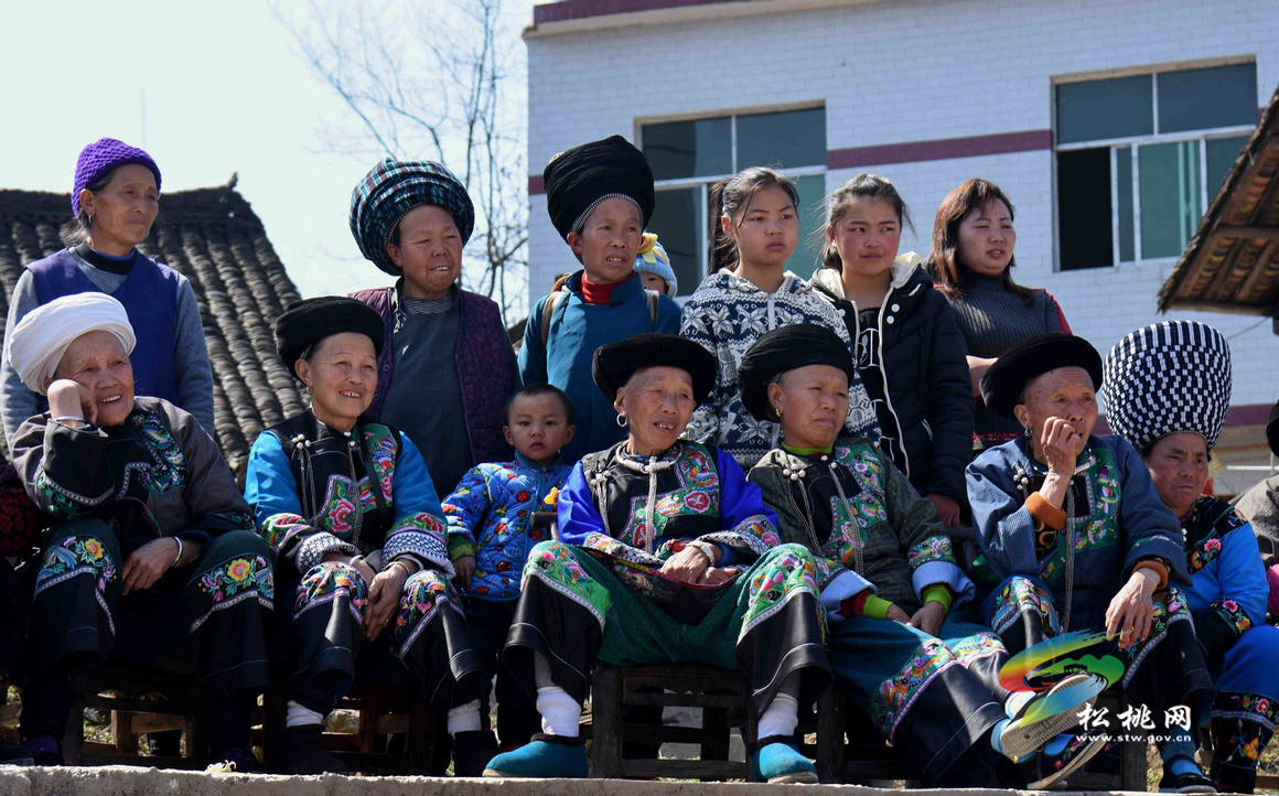 松桃：村民歡慶家鄉(xiāng)新變化