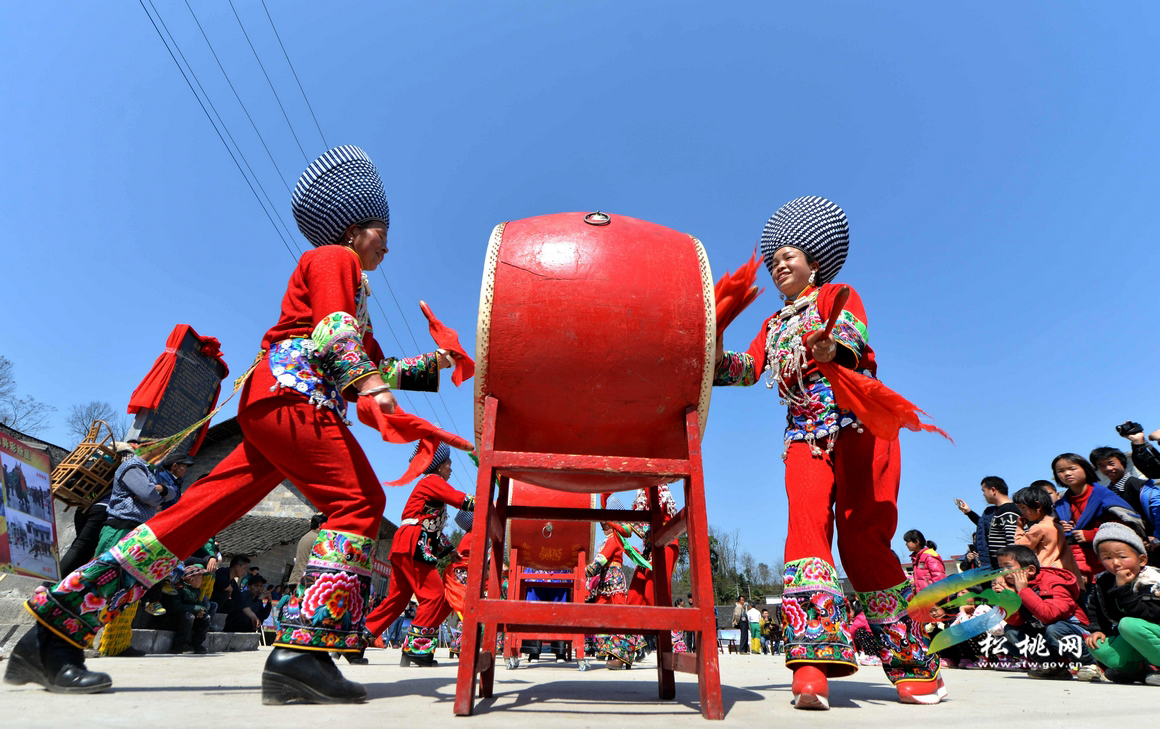 松桃：村民歡慶家鄉(xiāng)新變化