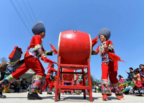 松桃：村民歡慶家鄉(xiāng)新變化