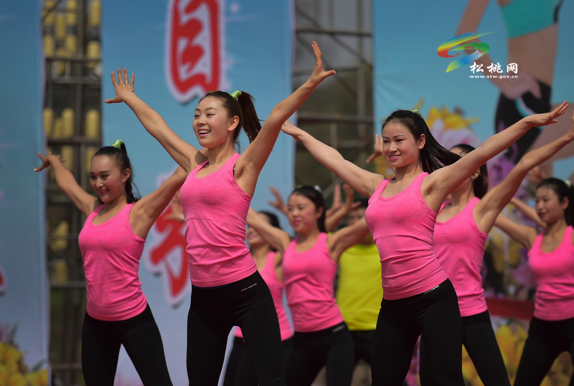 松桃慶“三·八”千人健身操活動(dòng)掠影