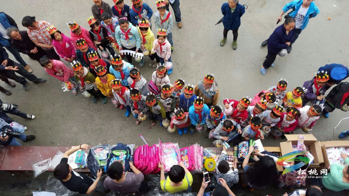 關(guān)愛留守學(xué)生我們在路上.....