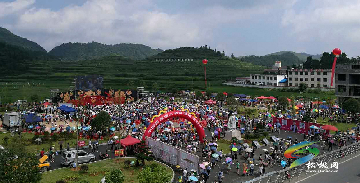 央視七套《鄉(xiāng)約》走進(jìn)九龍，與數(shù)萬賓朋歡度中國苗族情人節(jié)！