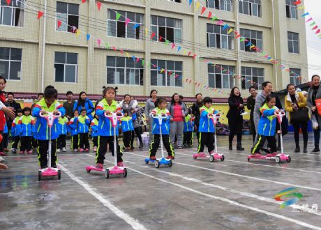 松桃實(shí)驗(yàn)幼兒園舉行第二十五屆家園運(yùn)動(dòng)會