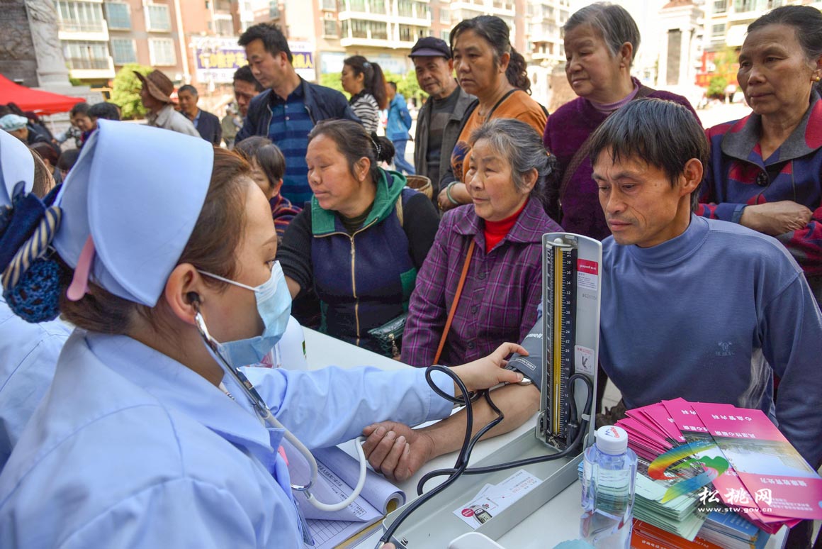 貴州省醫(yī)療衛(wèi)生健康扶貧大型巡診活動(dòng)在松桃啟動(dòng)