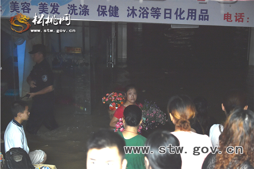 松桃特大洪災(zāi)　抗洪救災(zāi)全民在行動(dòng)