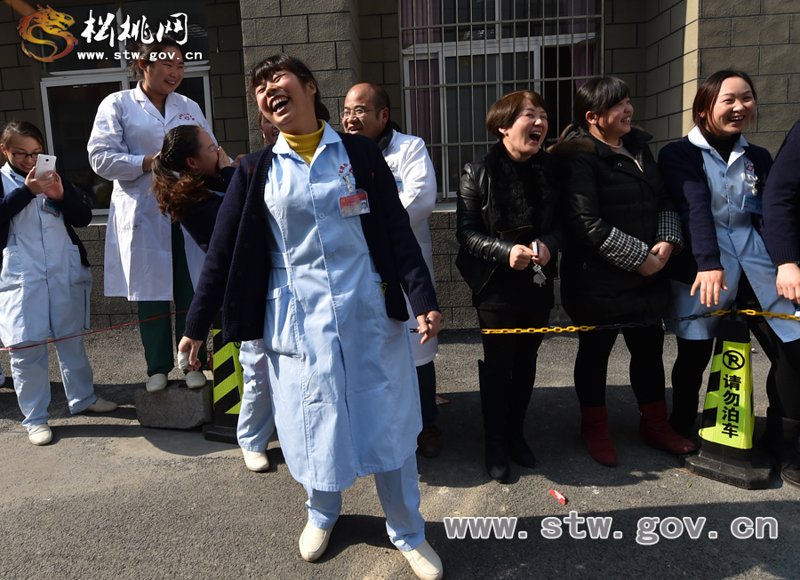 健康過大年　快樂在醫(yī)院——縣人民醫(yī)院迎新春系列活動之拔河