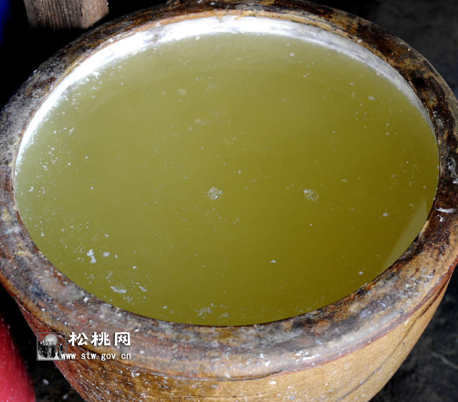 揭密松桃美食：灰豆腐制作全過程