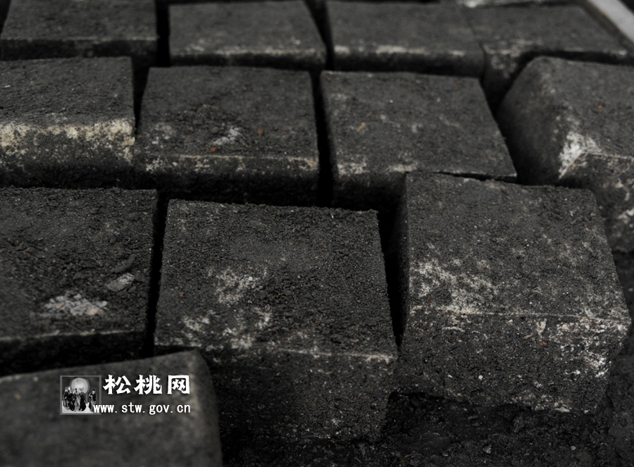 揭密松桃美食：灰豆腐制作全過(guò)程