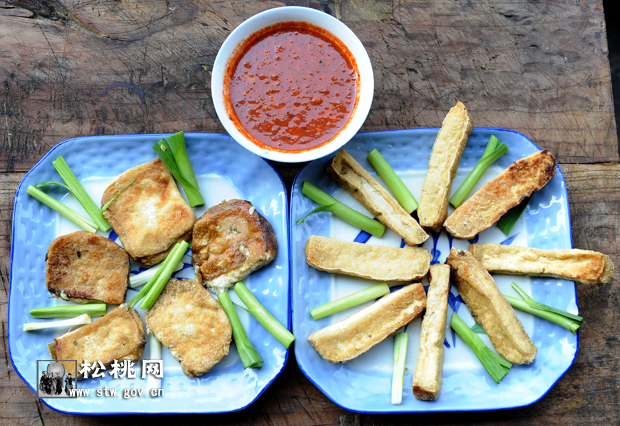 揭密松桃美食：灰豆腐制作全過程