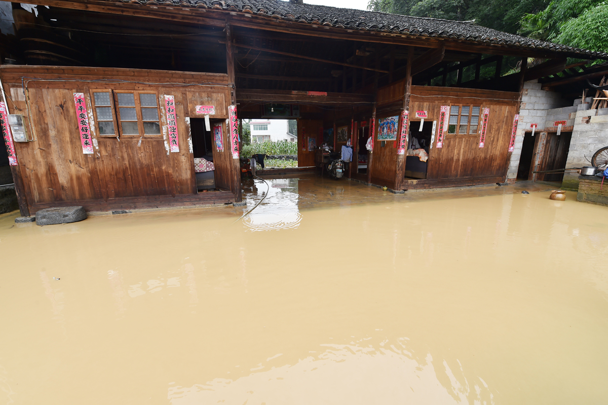 松桃安山遭遇百年不遇洪災(zāi)襲擊　場(chǎng)景觸目驚心