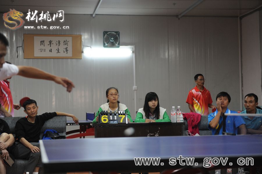 龍鋒、譚敏分獲運動會乒乓球男女冠軍