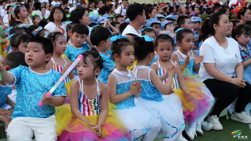 松桃第二幼兒園開展六一兒童節(jié)文藝演出活動