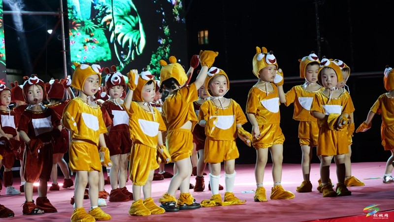 松桃第二幼兒園開展六一兒童節(jié)文藝演出活動